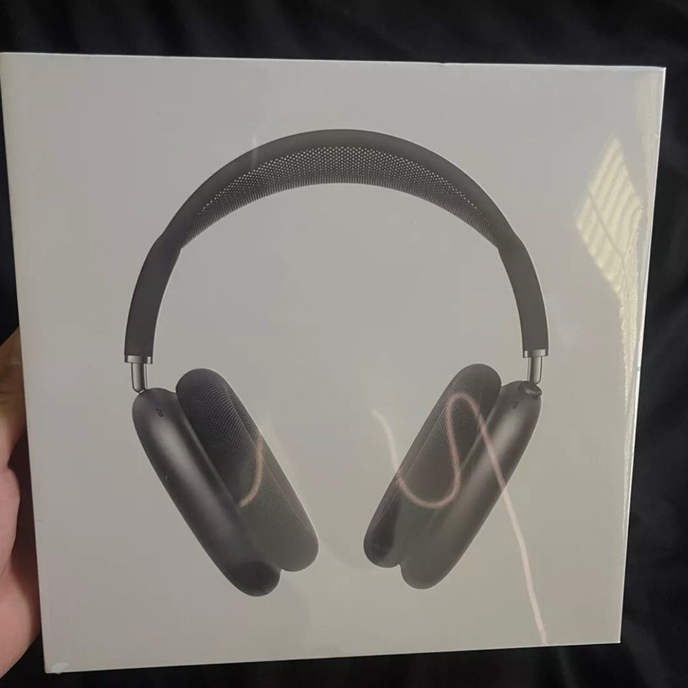 AirPod pro max black (SEALED IN BOX)